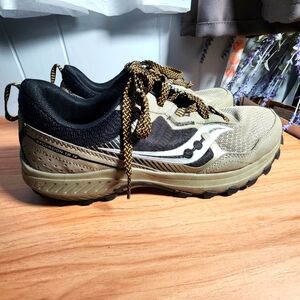 Saucony Beige and Black Trail Sneakers Size 11 Wide